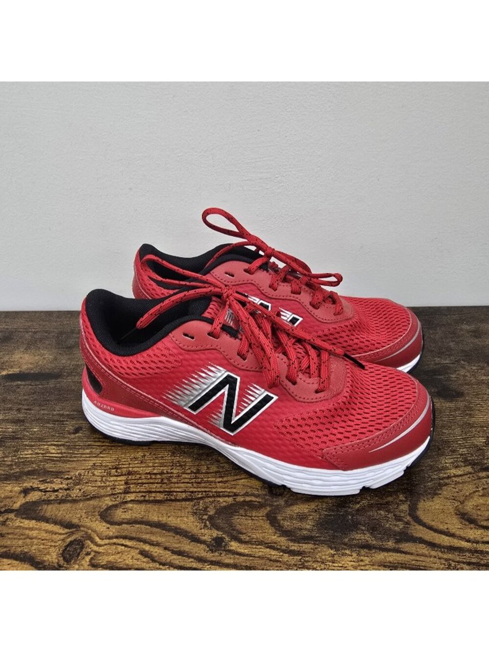 NWOB New Balance 680 Abzorb Shoes Kids Boys Size 3.5 Running Activewear Red